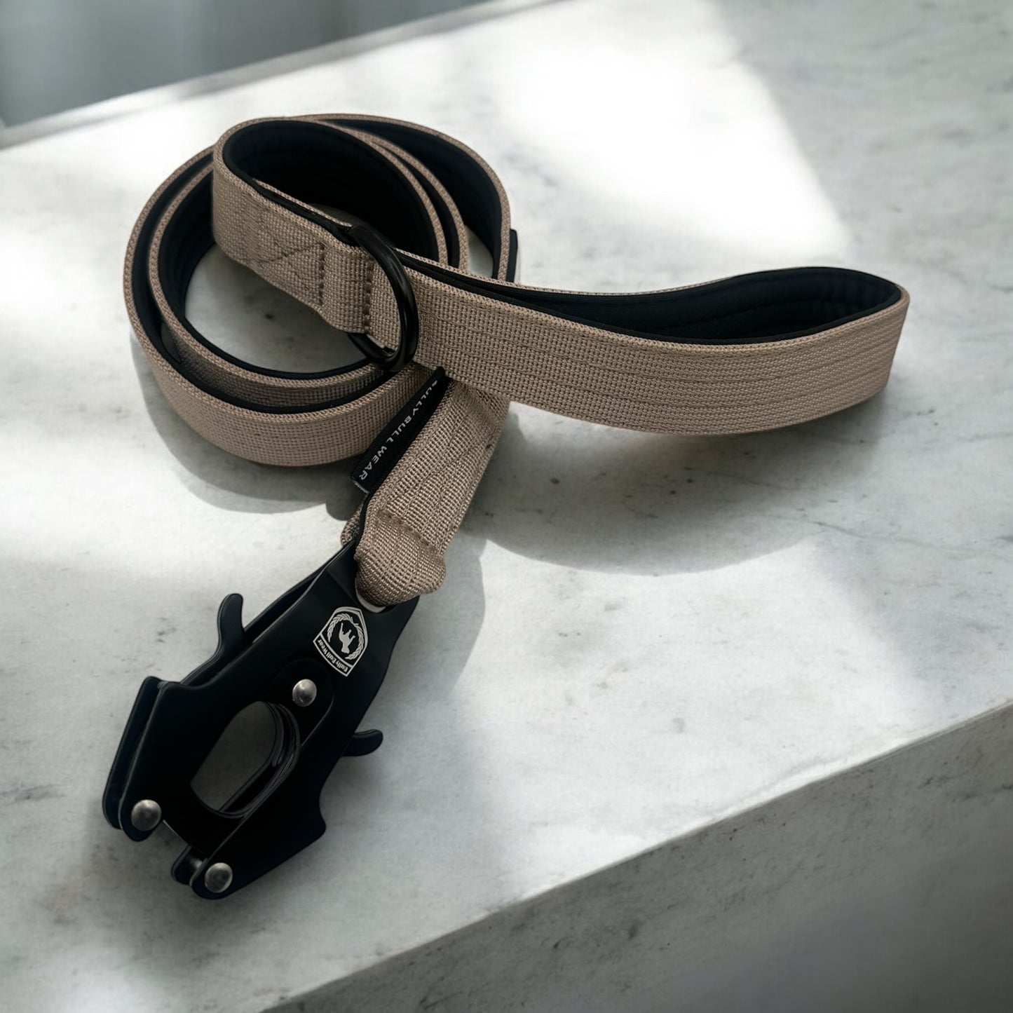 Combat City leash | creamy black