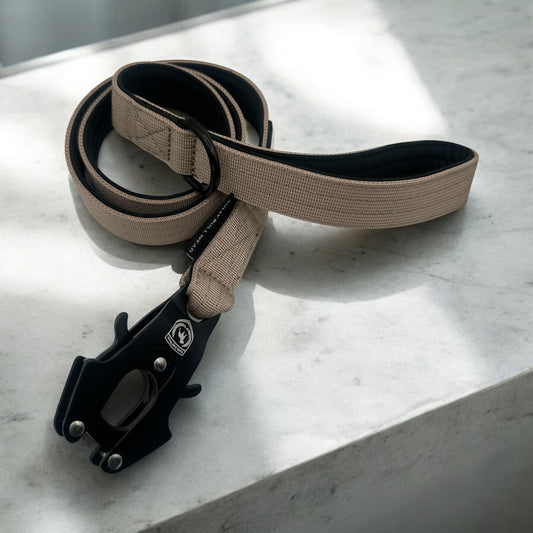 Combat City leash | creamy black